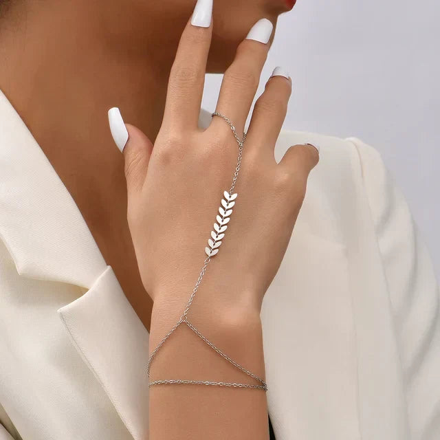 Pixi | Goudkleurige Handketting met Hartdetails