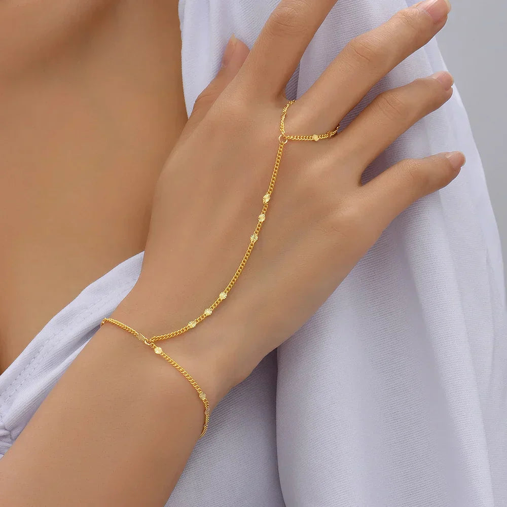 Pixi | Goudkleurige Handketting met Hartdetails