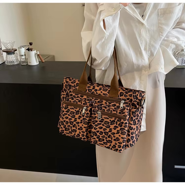 Tessi | Praktische Leopard Schoudertas met Vakken