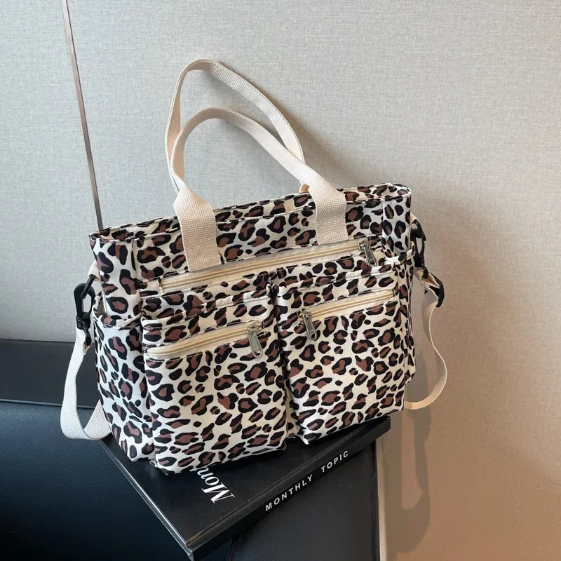 Tessi | Praktische Leopard Schoudertas met Vakken