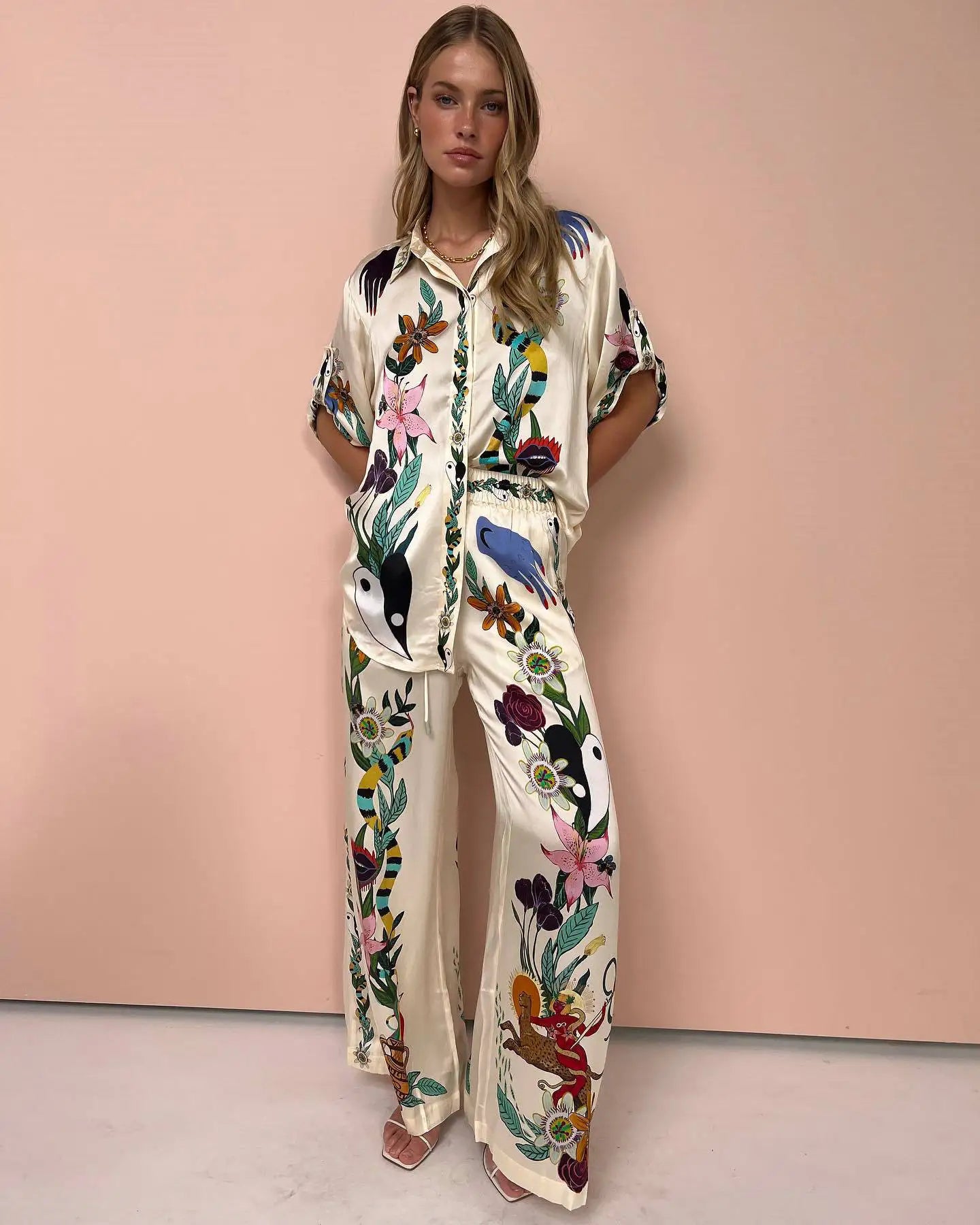 Apolonia | Luchtige Satijnen Two-Piece Set met Exotische Print