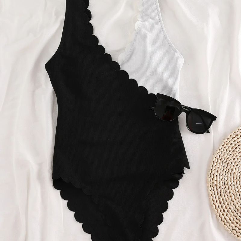 Amari | Scallop One-Shoulder Badpak
