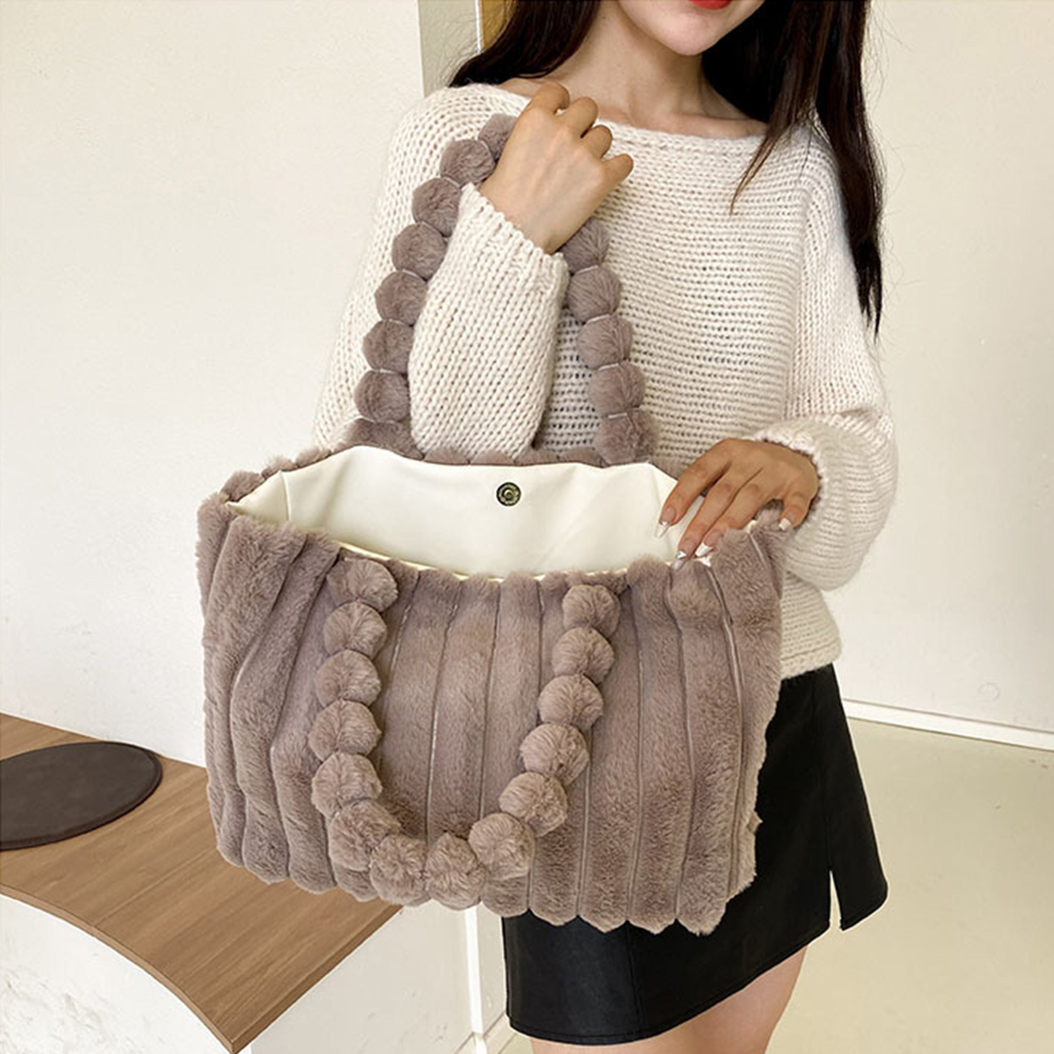 Lina | Luxe Faux Fur Handtas met Gestructureerde Look