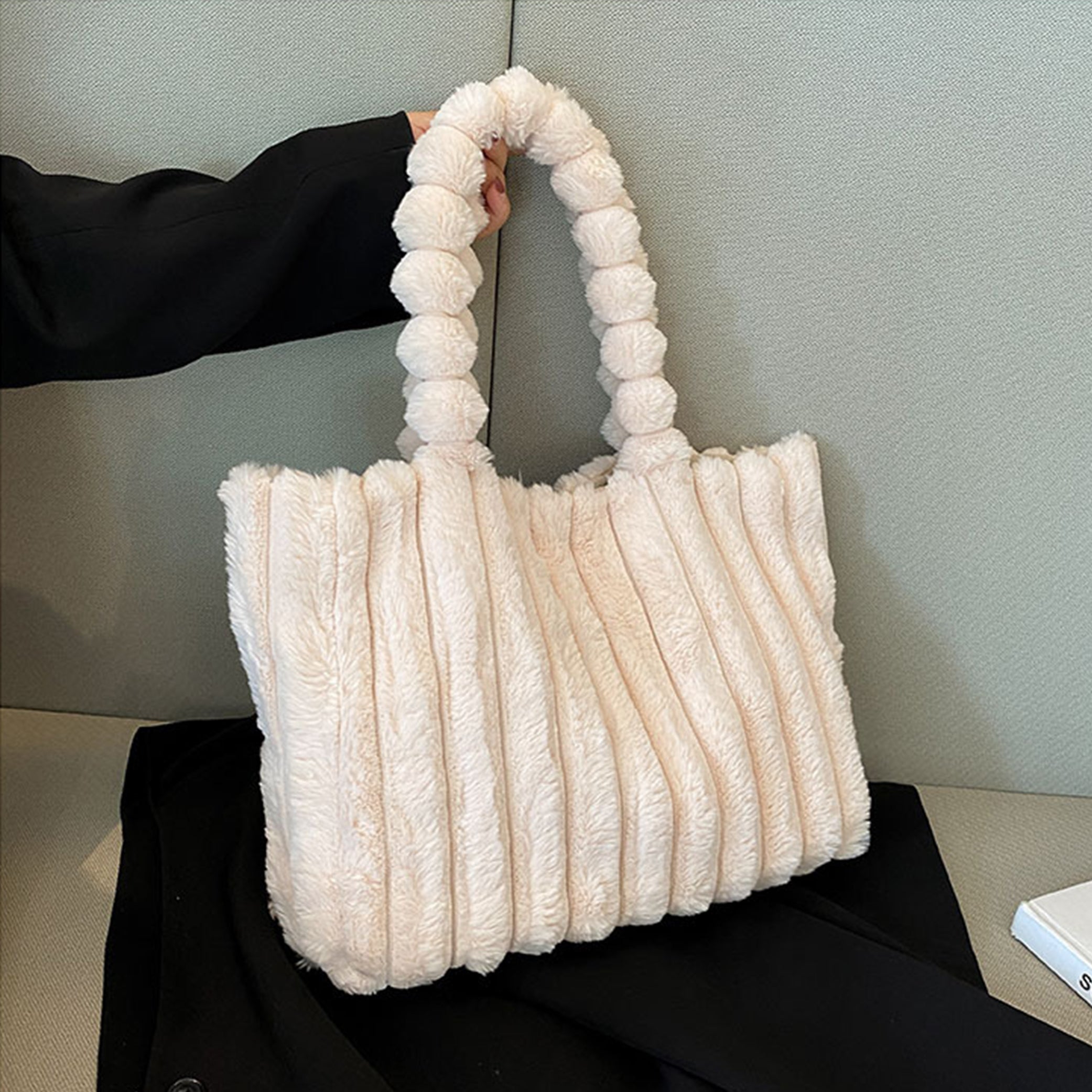 Lina | Luxe Faux Fur Handtas met Gestructureerde Look