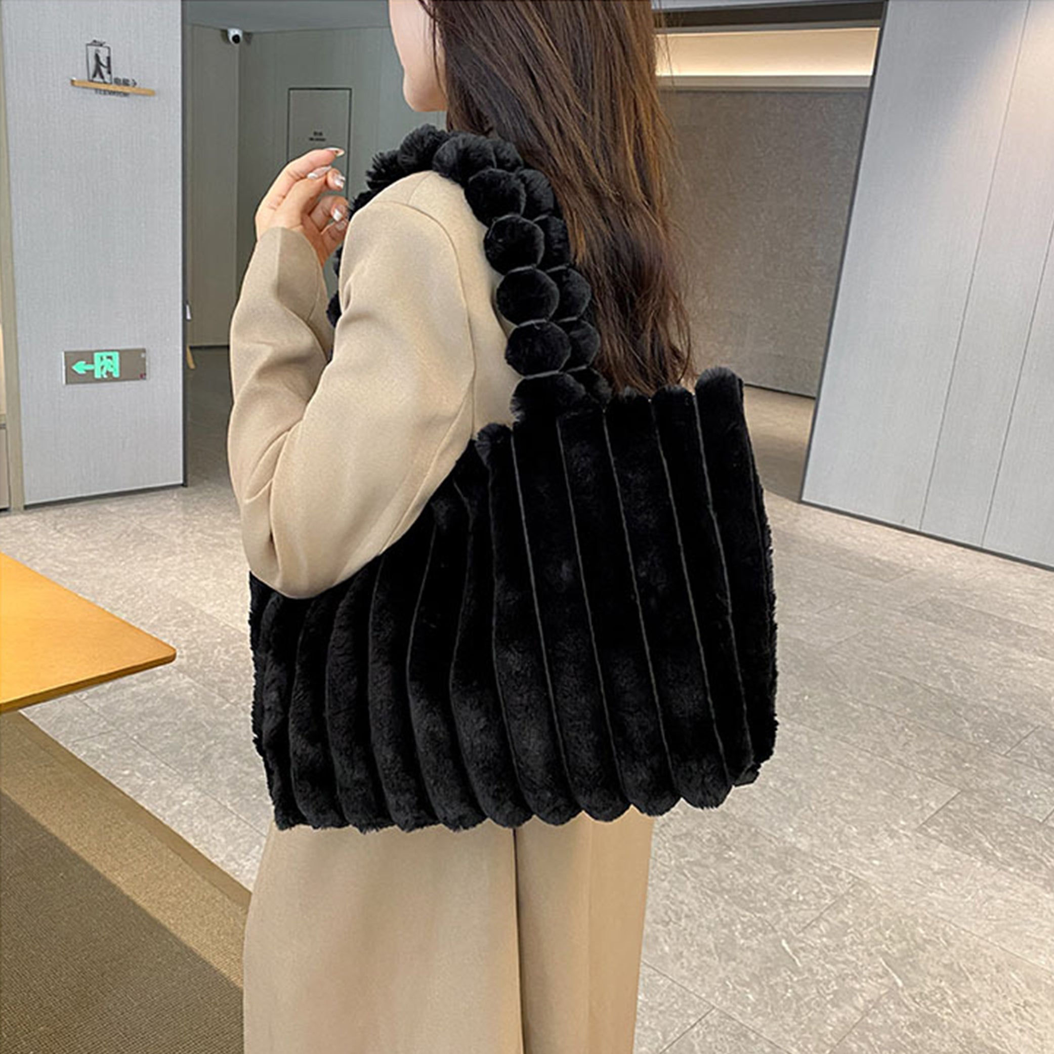 Lina | Luxe Faux Fur Handtas met Gestructureerde Look