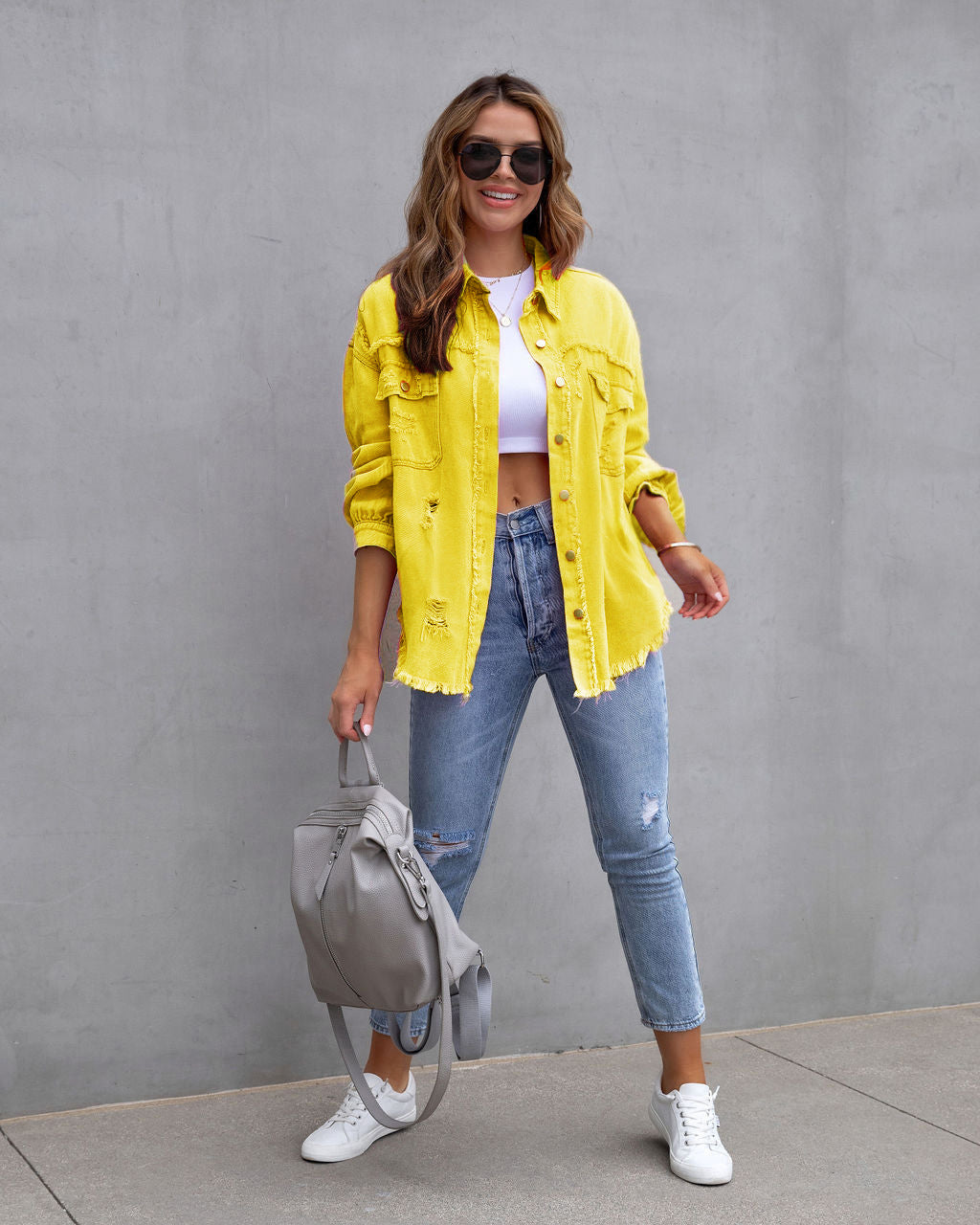 Denim dames jas met luchtige oversized pasvorm en rafelafwerking