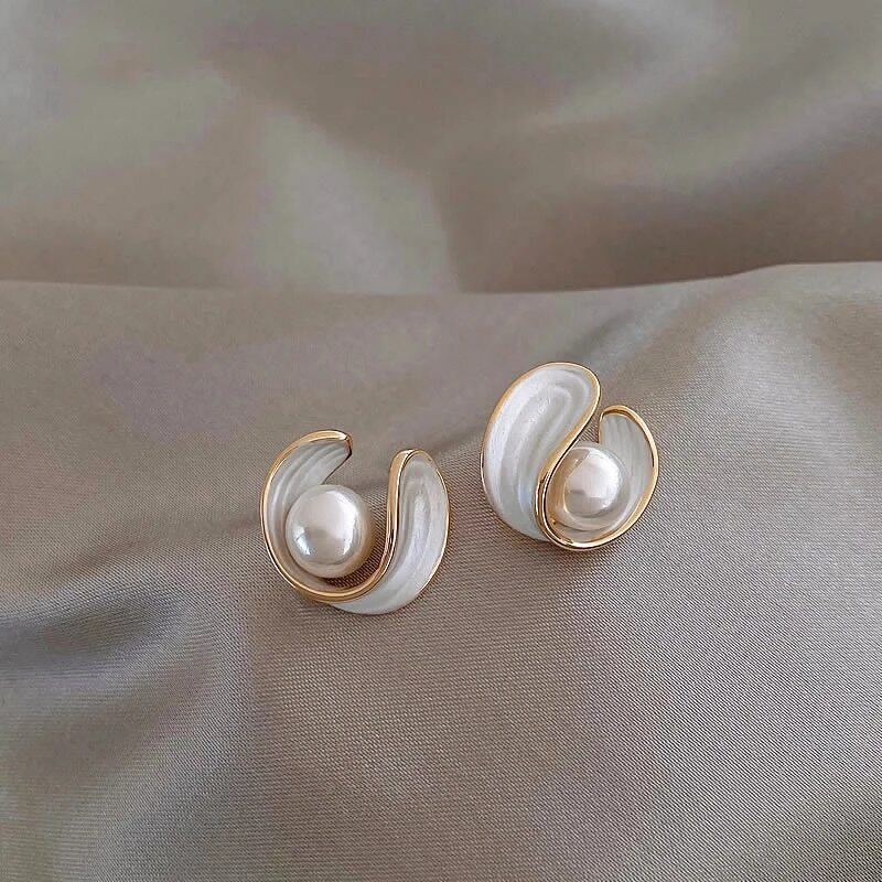 Luxe Oorbellen in Goud Met Witte Opaal en Parel
