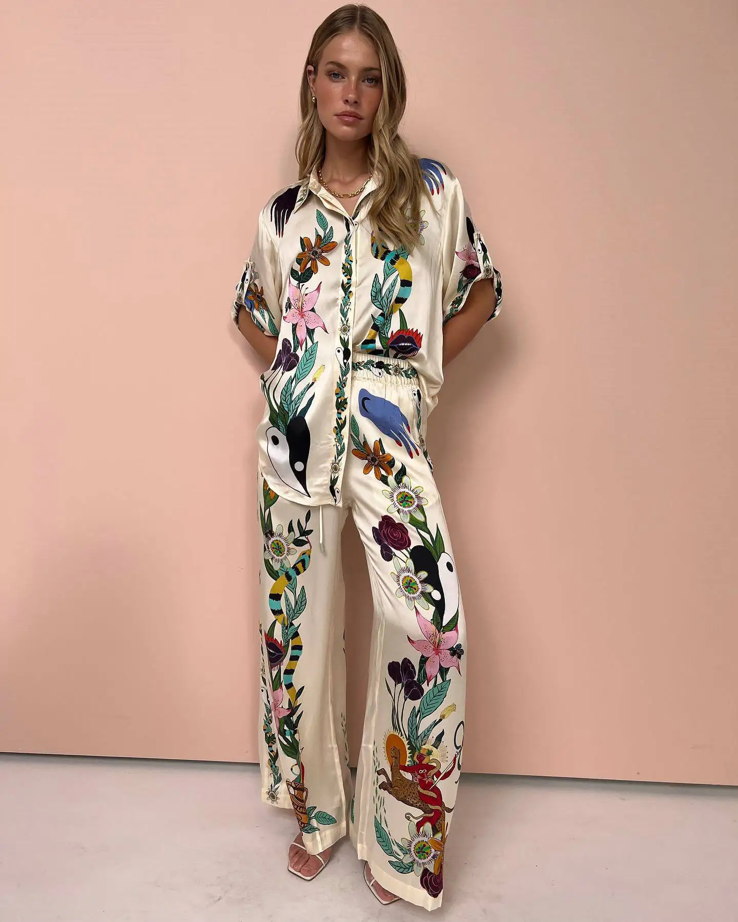 Apolonia | Luchtige Satijnen Two-Piece Set met Exotische Print