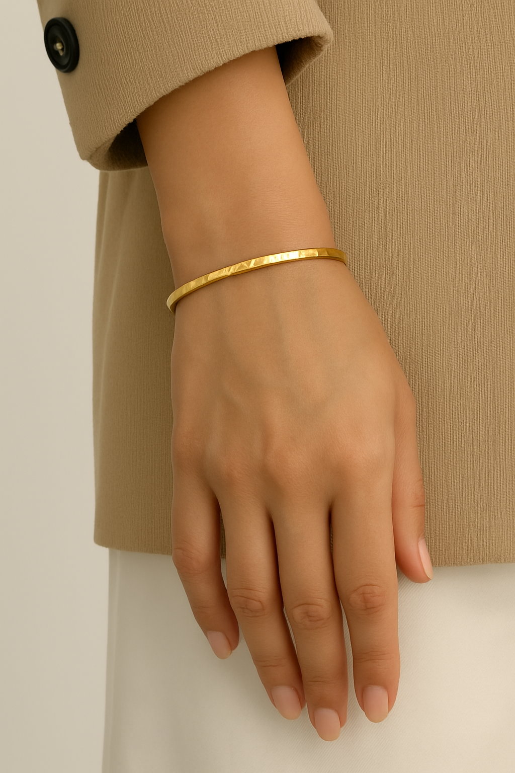Margrit | Minimalistische Gehamerde Bangle Armband