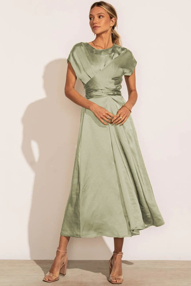 Tracy | Elegante Satijnen Midi-jurk met Vleermuismouw en Taille Accent