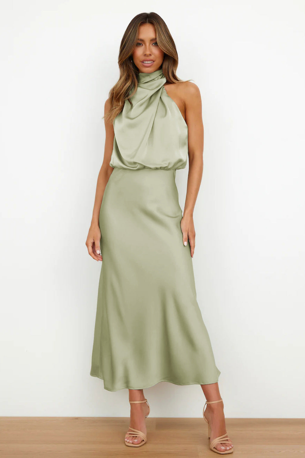 Violanda | Elegante Satijnen Midi Jurk met Hoge Halslijn