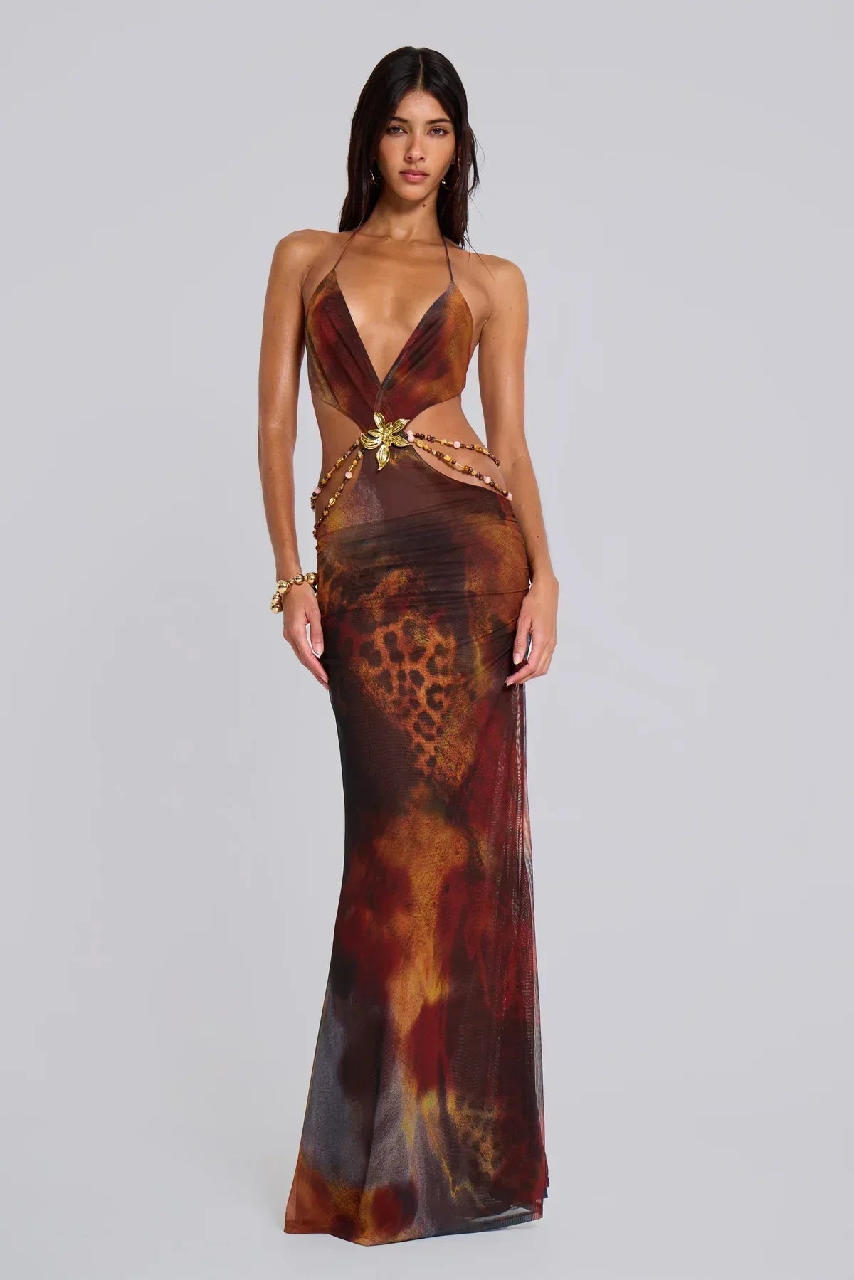 Yanara | Cut-Out Maxi Jurk met Gouden Accenten en Tie-Dye Print