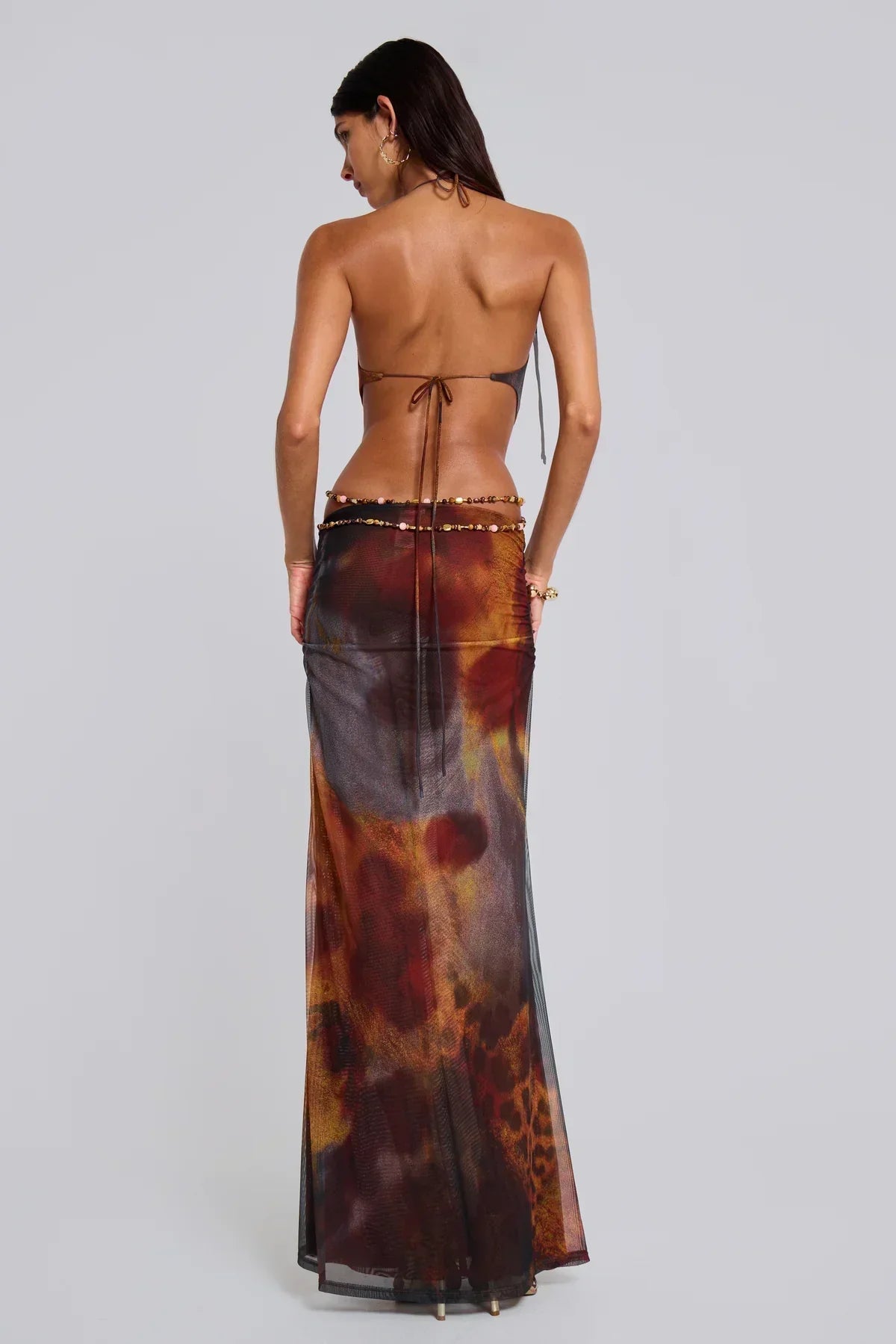 Yanara | Cut-Out Maxi Jurk met Gouden Accenten en Tie-Dye Print