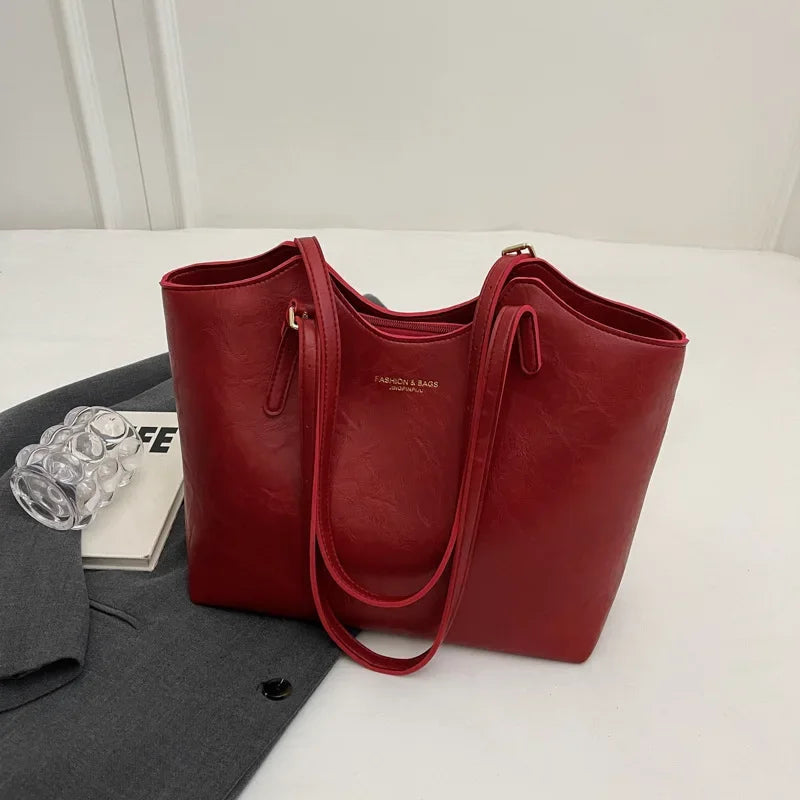 Tazia | Klassieke Shopper met Charm-Detail