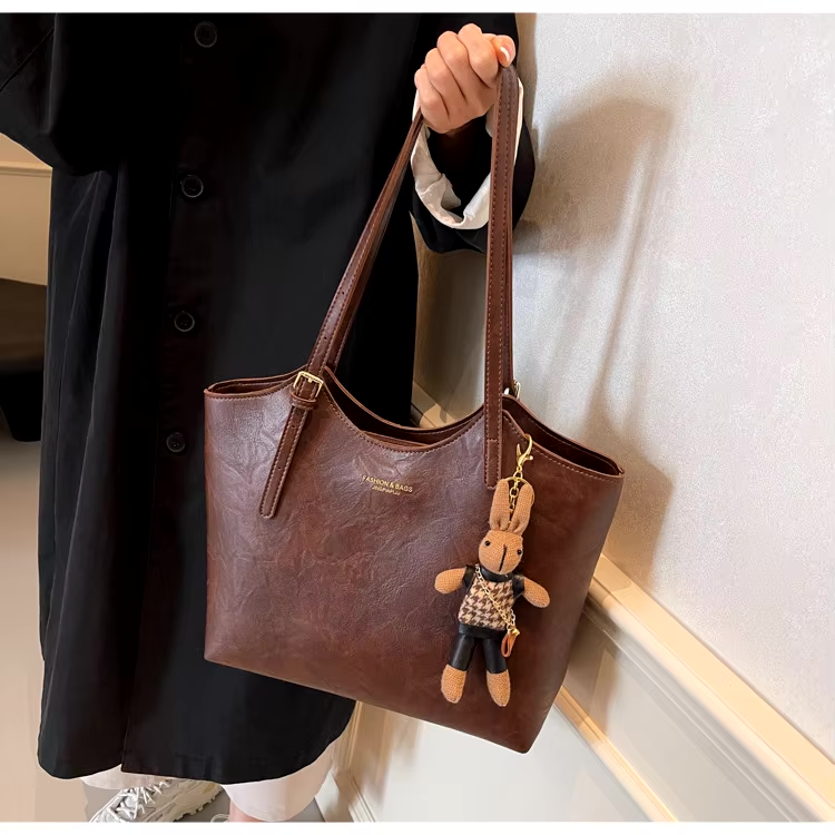 Tazia | Klassieke Shopper met Charm-Detail