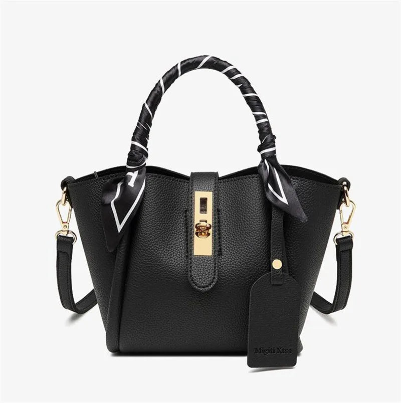 Tery | Luxe Handtas met Sjaaldetail en Gouden Sluiting