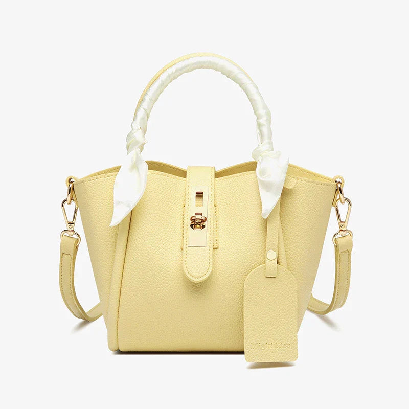 Tery | Luxe Handtas met Sjaaldetail en Gouden Sluiting