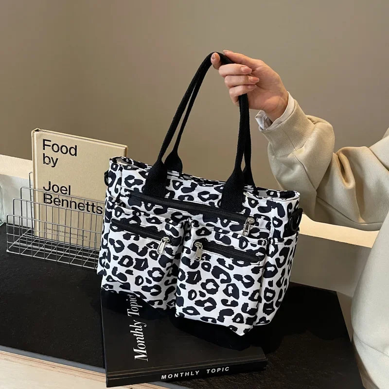 Tessi | Praktische Leopard Schoudertas met Vakken
