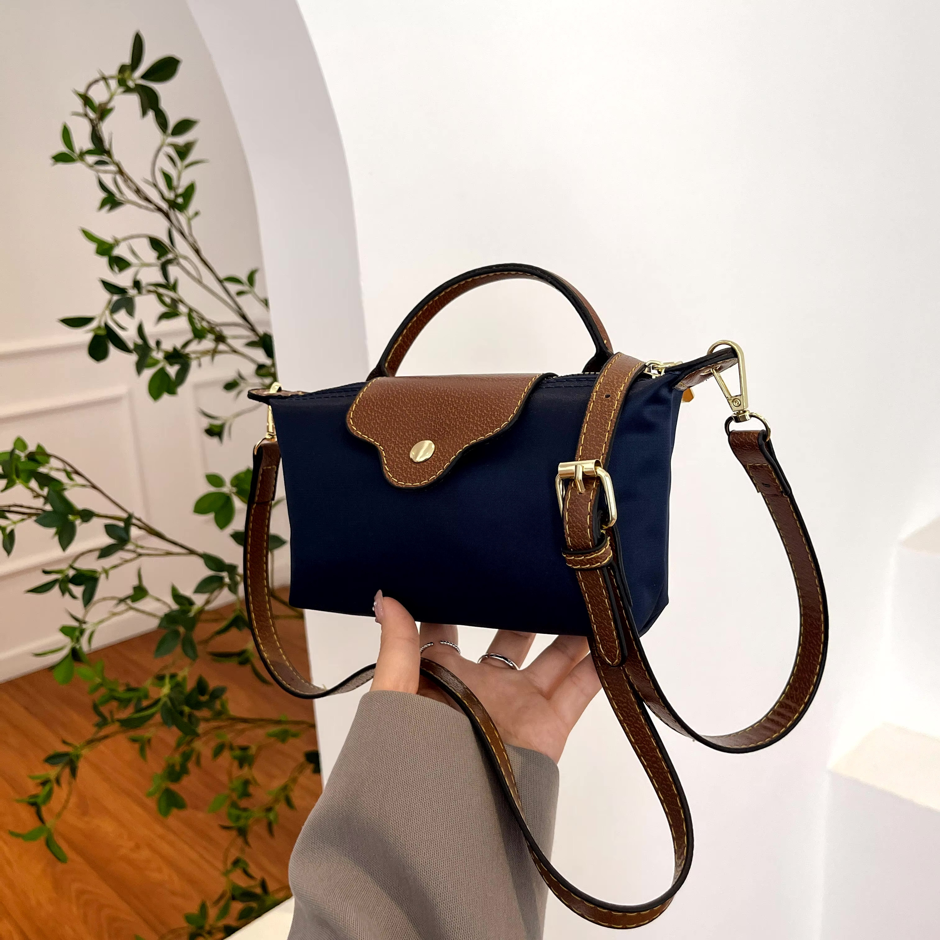 Letta | Klassieke Mini Crossbody met Luxe Afwerking