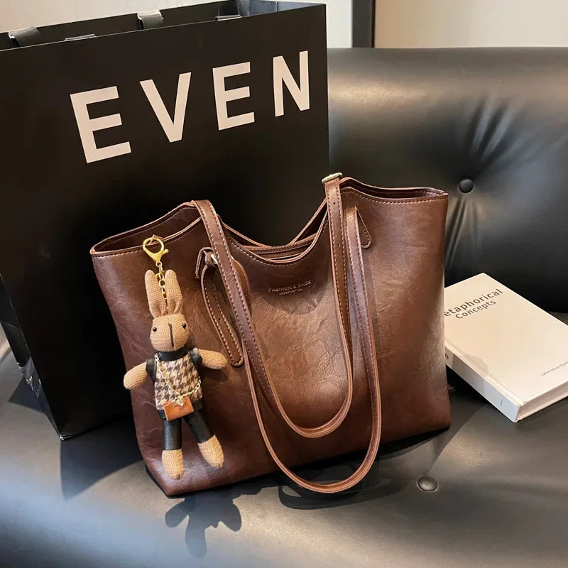Tazia | Klassieke Shopper met Charm-Detail