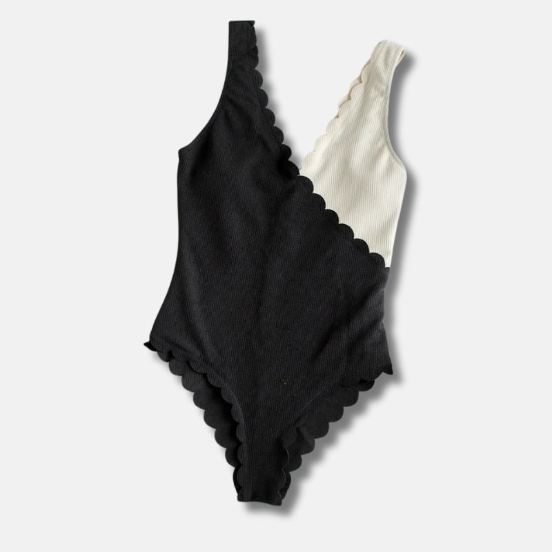 Amari | Scallop One-Shoulder Badpak
