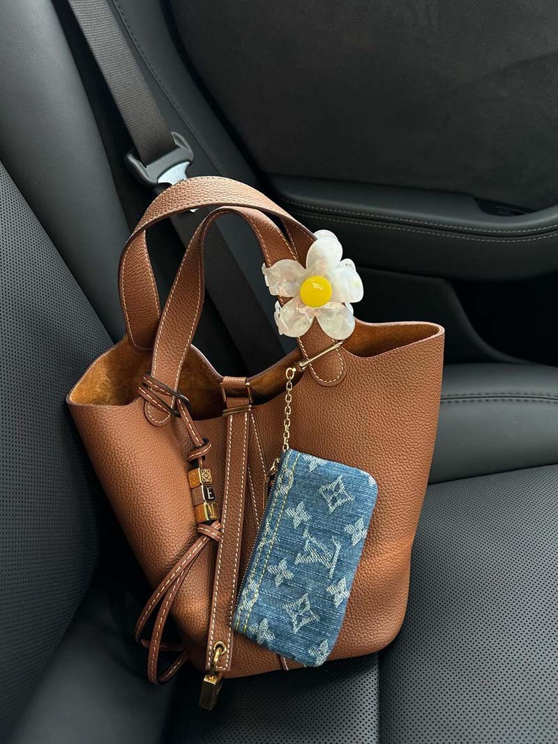 Lilla | Luxe Handtas met Gouden Slotdetail