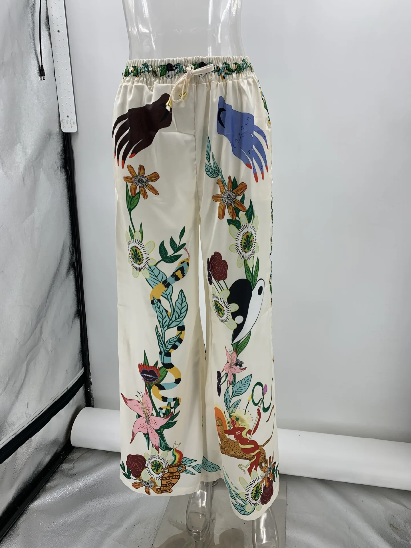 Apolonia | Luchtige Satijnen Two-Piece Set met Exotische Print