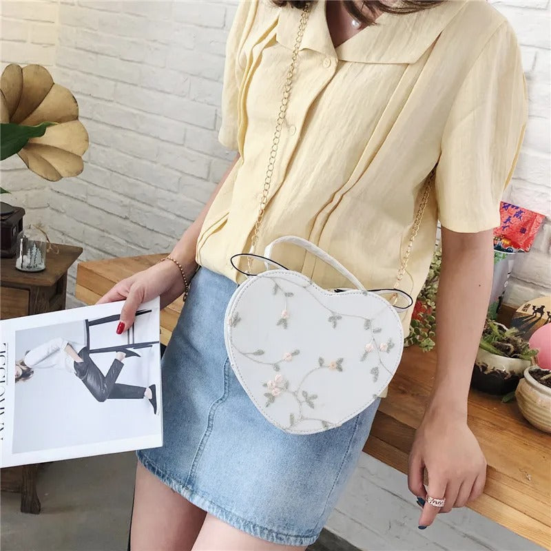 Lanza | Hartvormige Crossbody met Bloemenborduursel